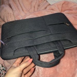 Laptop case with pockets!